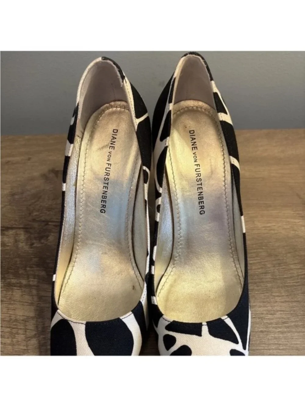 Diane Von Furstenberg Women's Black White Print Pump Heels Shoes Gold Heel 7M - Picture 4 of 14